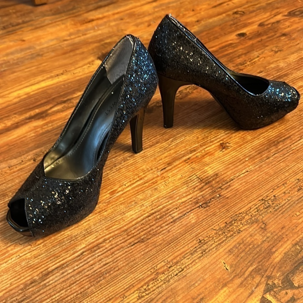 Nine West sequenced black heels! - Picture 2 of 5